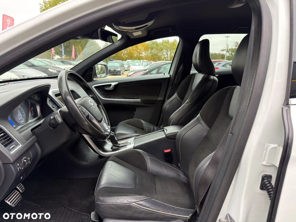 Volvo XC 60 D4 AWD R-Design - 29