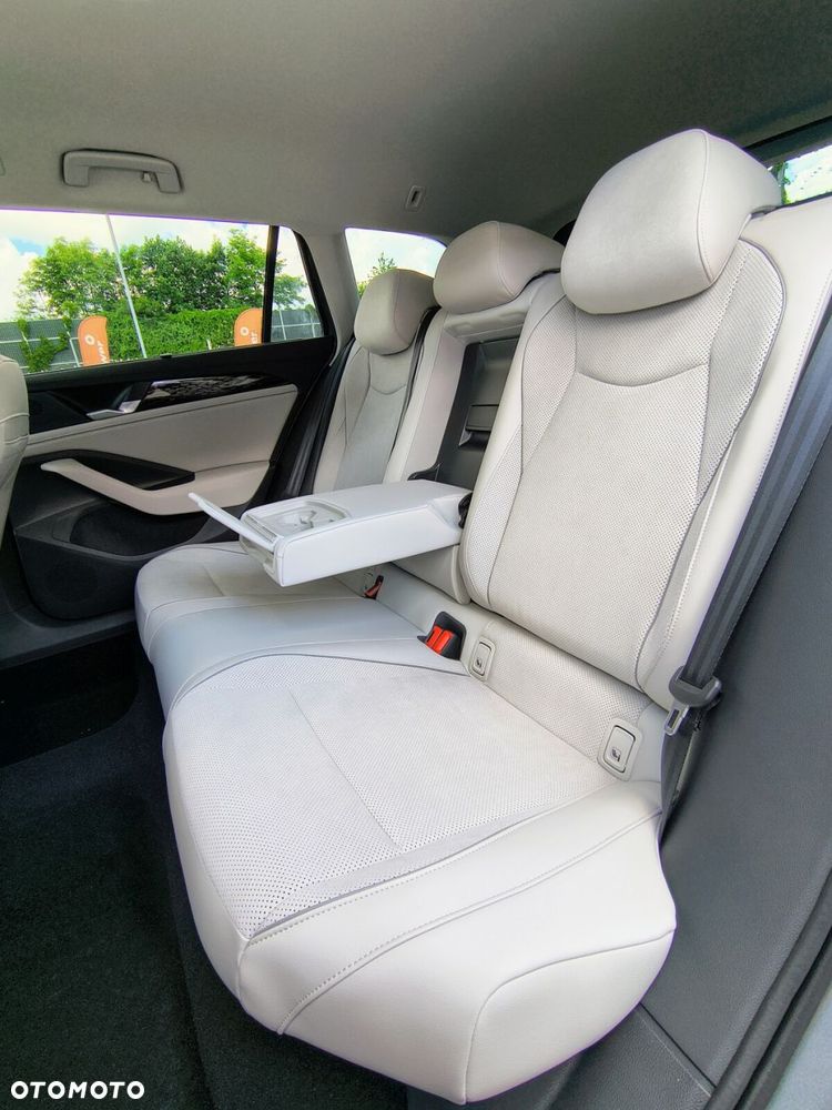 Volkswagen Passat - 31