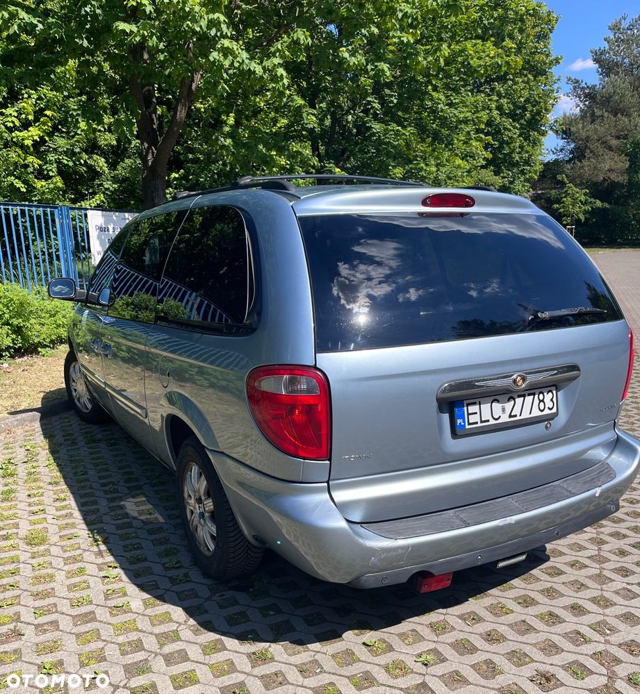 Chrysler Town & Country - 4