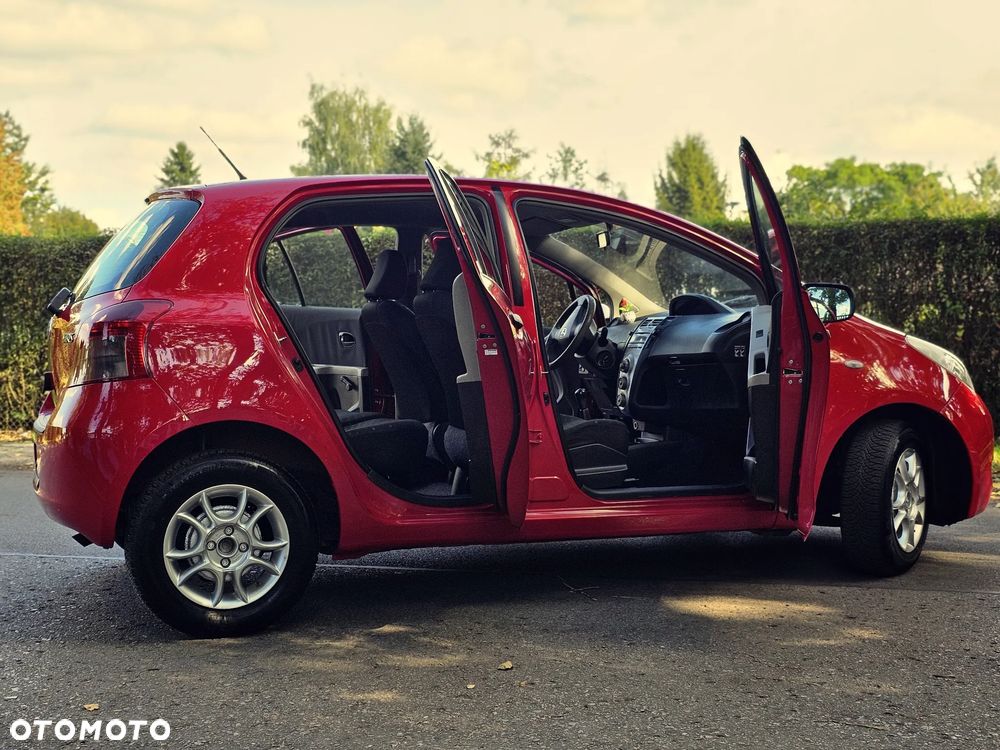 Toyota Yaris 1.3 Luna Premium - 27