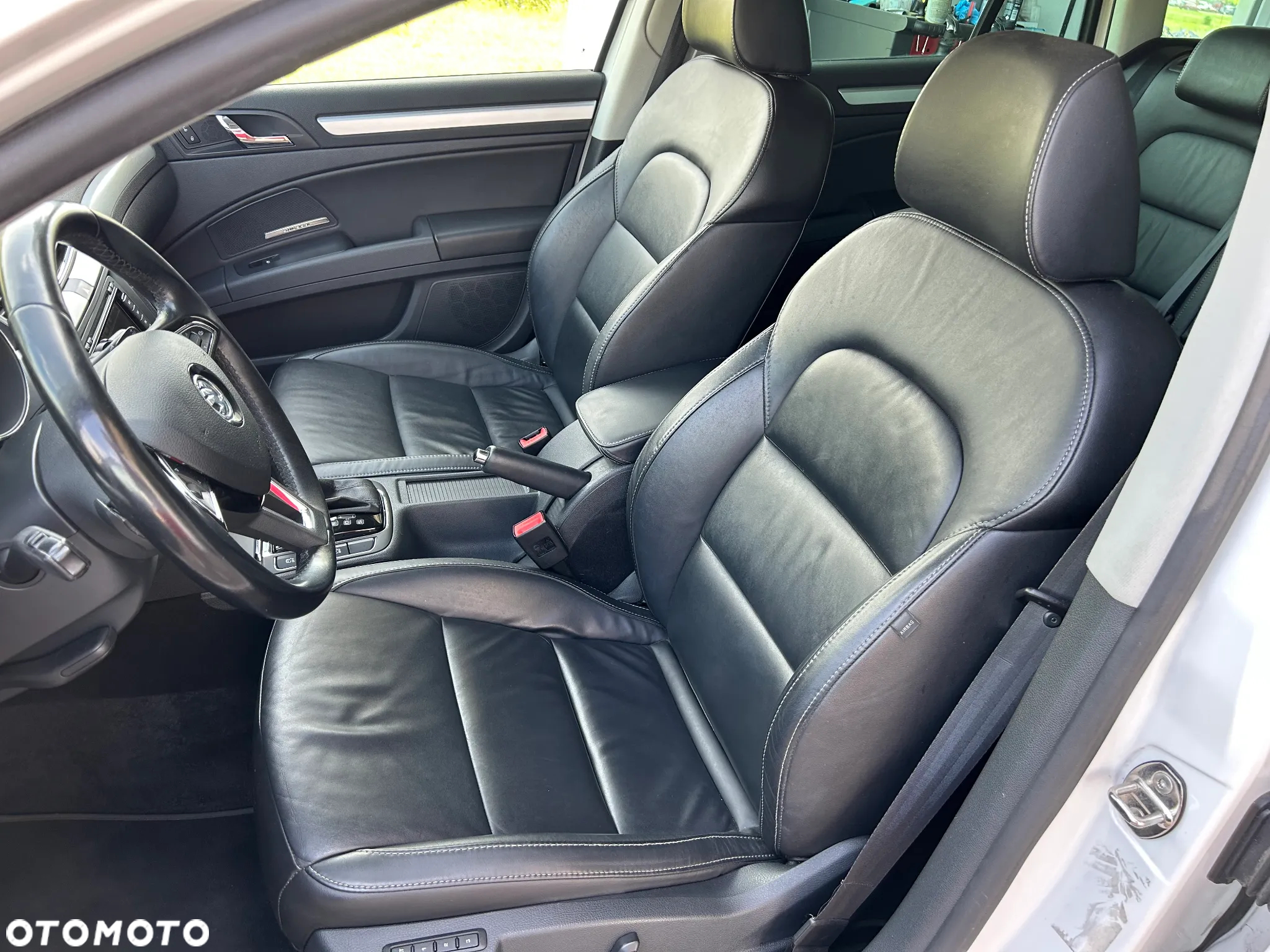 Skoda Superb 2.0 TDI DSG Ambition - 19