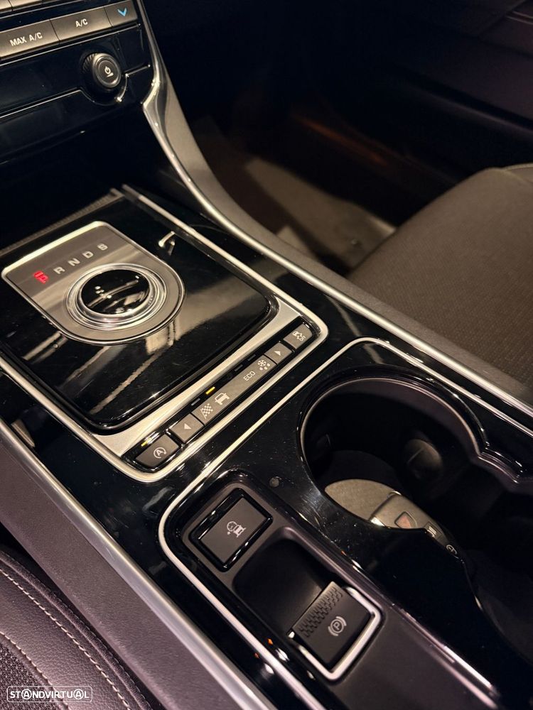 Jaguar XE 2.0 D R-Sport Aut. - 35