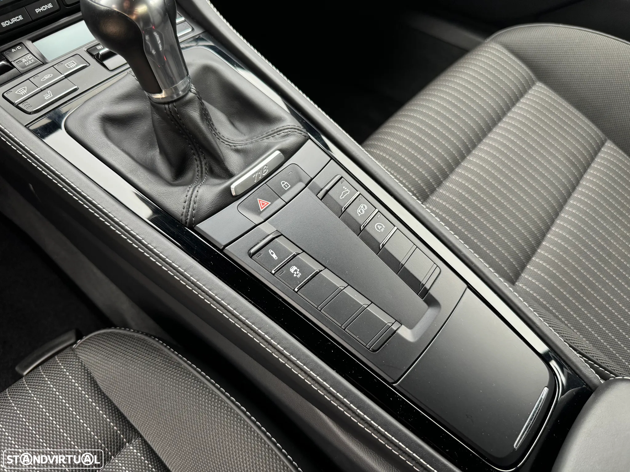 Porsche 718 Cayman T - 12
