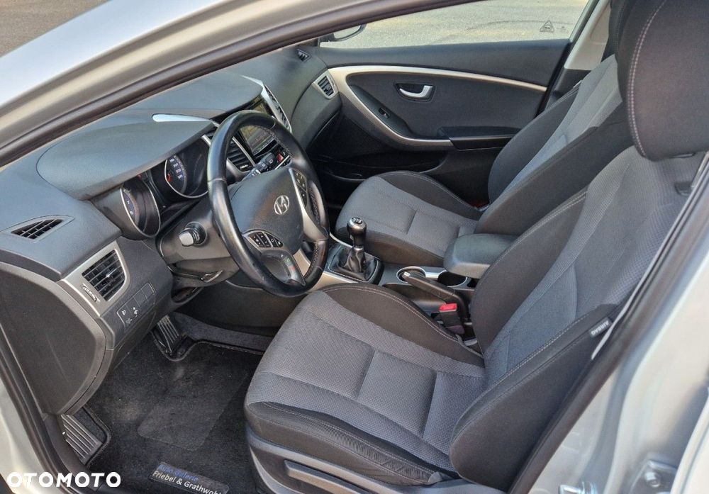 Hyundai i30 blue Kombi 1.6 GDi YES Silver - 17