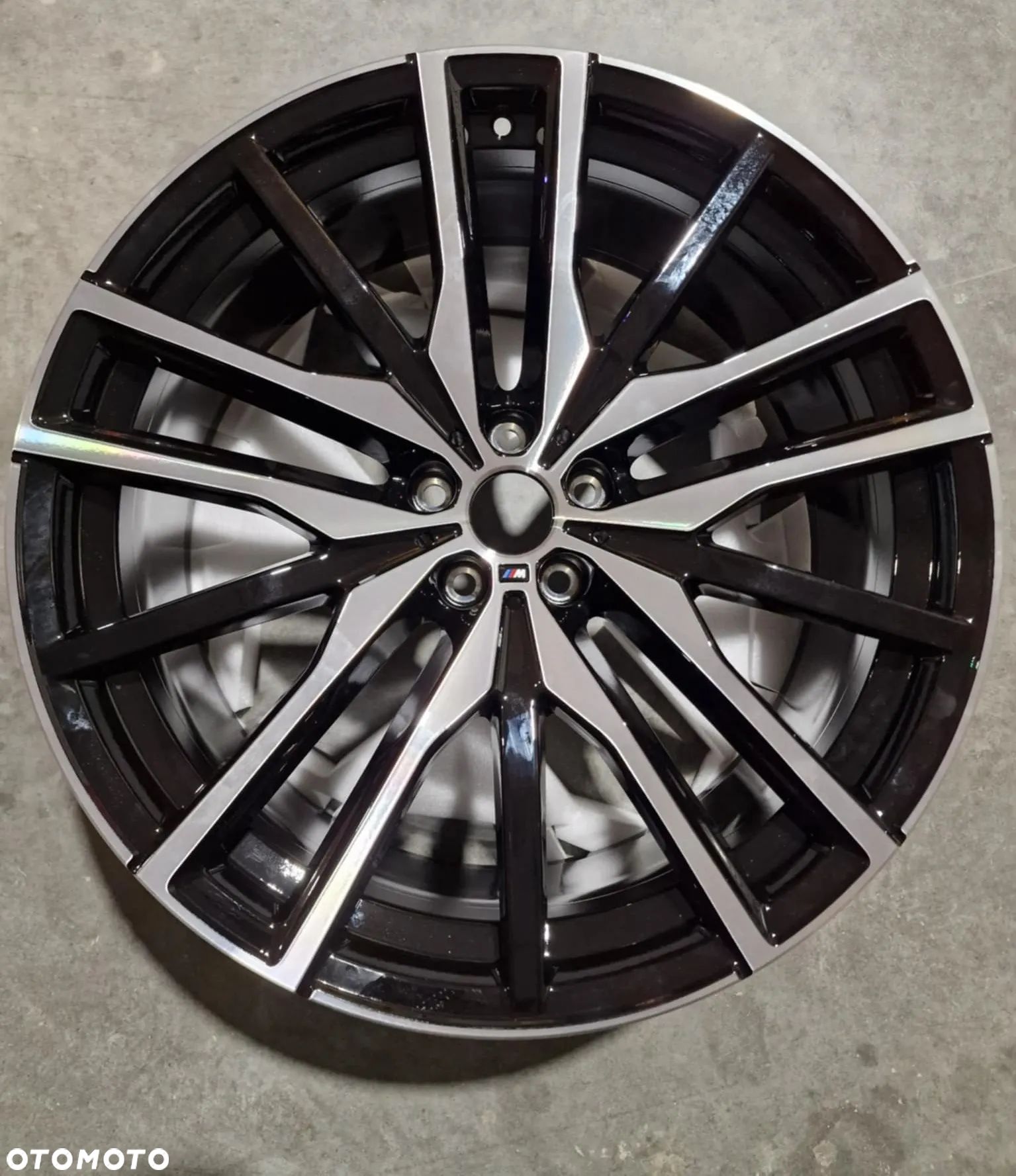 NOWA ORYGINALNA Felga aluminiowa BMW X5 G05/X5L G18/X6 G06 - 1