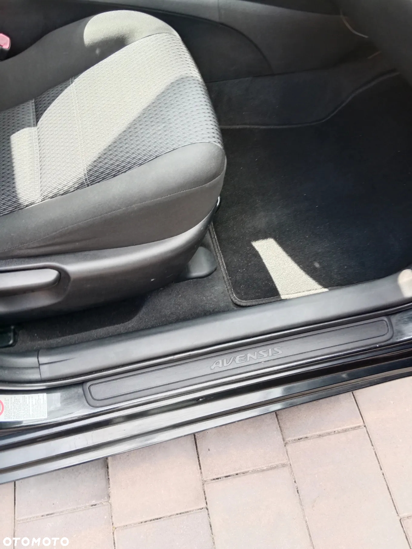 Toyota Avensis 1.8 Premium - 17