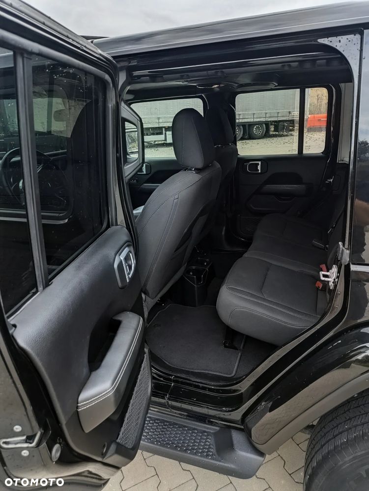 Jeep Wrangler - 10