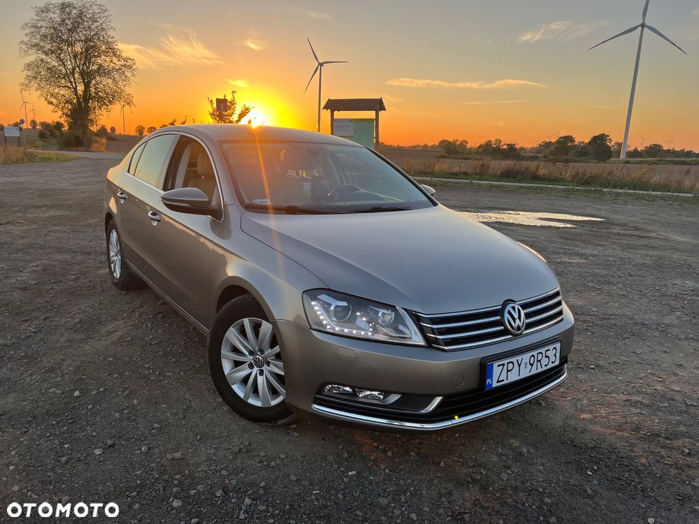 Volkswagen Passat - 1