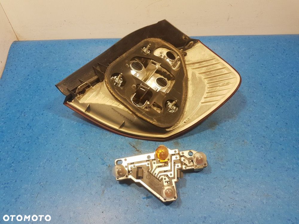 BMW 1 E87  LAMPA TYŁ LEWA ZEWNĘTRZNA - 10