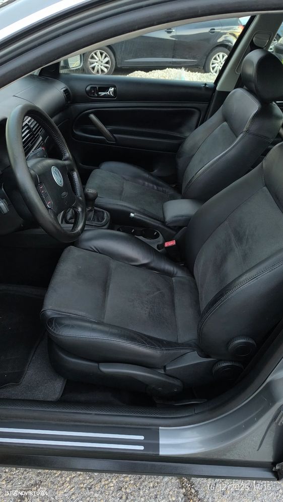 VW Passat 1.9 TDi Highline - 34