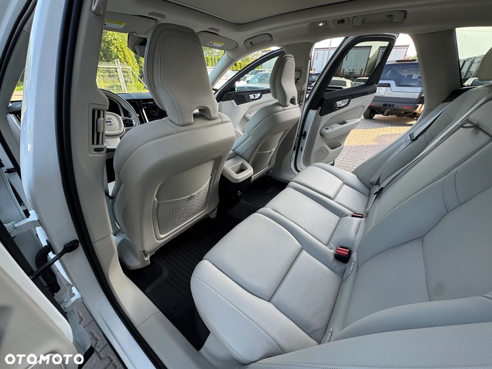 Volvo XC 60 B5 B AWD Plus Dark - 14