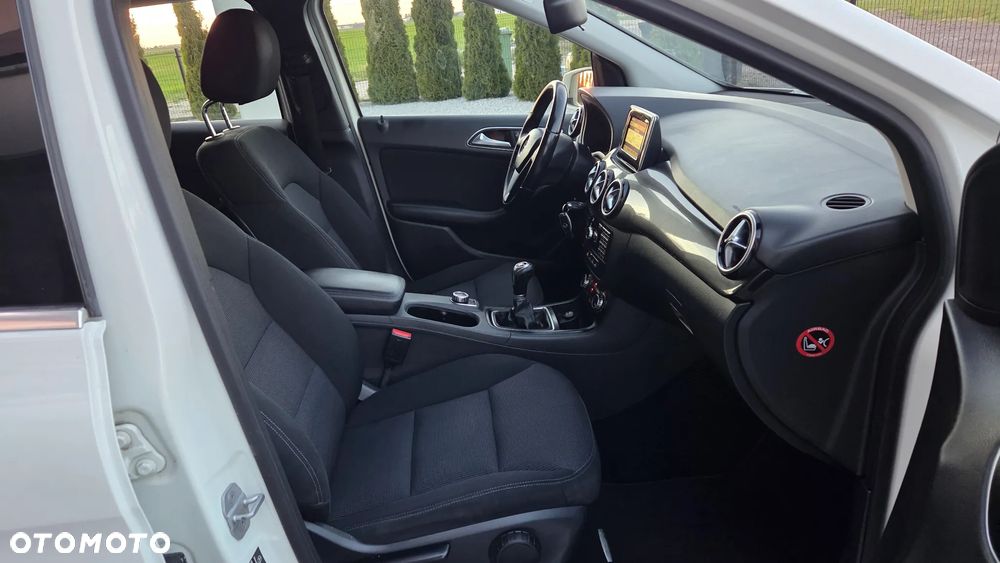 Mercedes-Benz Klasa B 180 (BlueEFFICIENCY) - 34