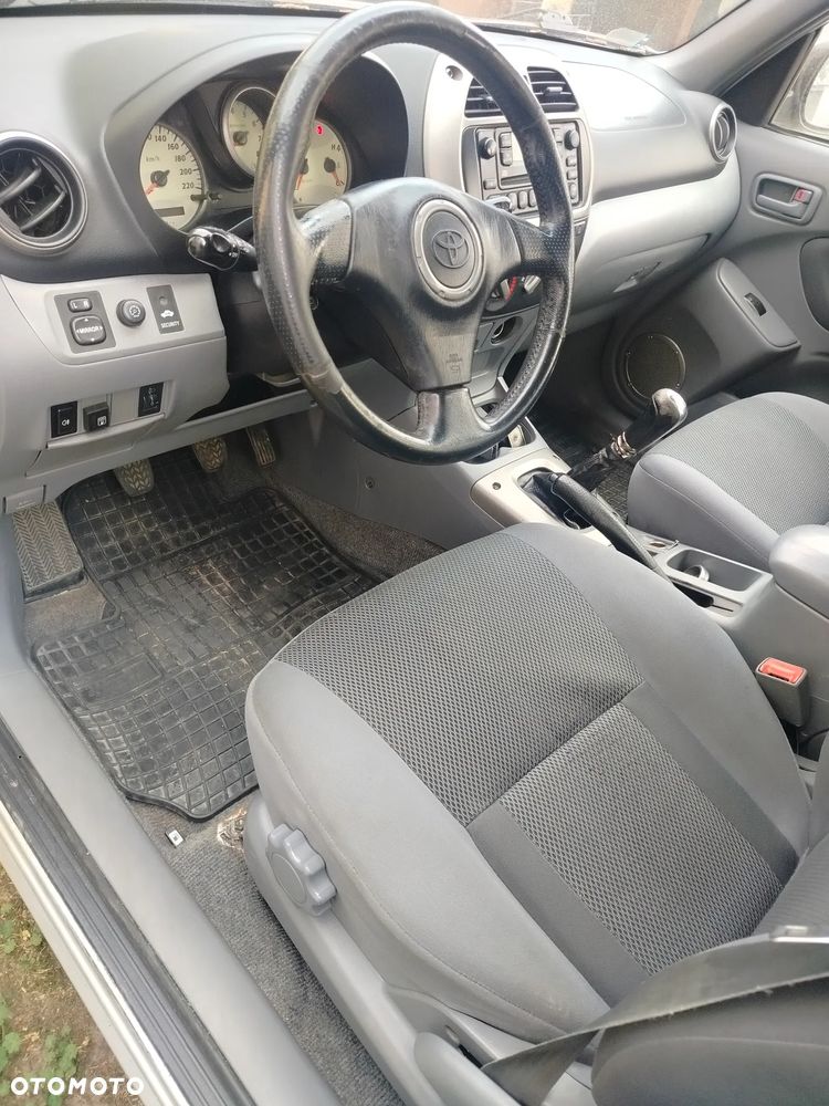 Toyota RAV4 4x4 Edition - 8