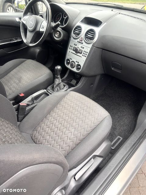 Opel Corsa 1.2 16V Edition / Active - 9