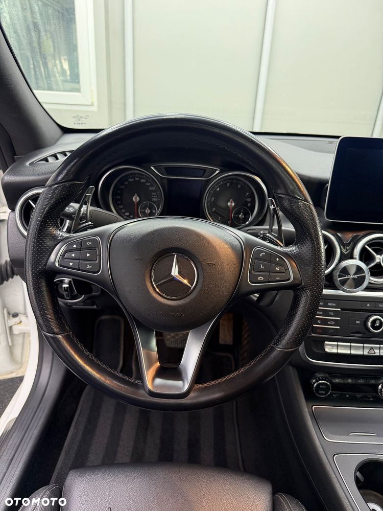Mercedes-Benz CLA 250 4-Matic AMG Line - 12
