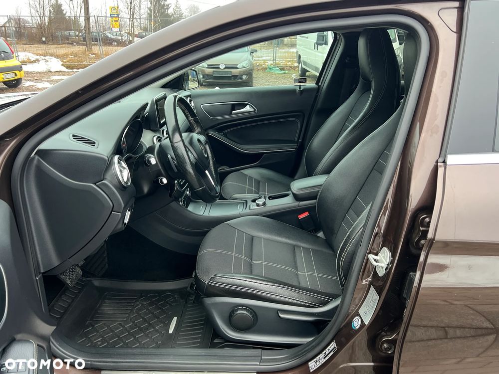 Mercedes-Benz GLA 250 4-Matic AMG Line - 13