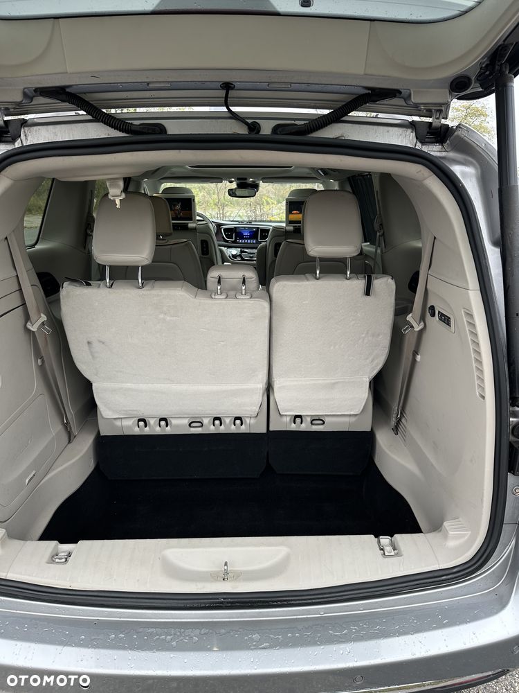 Chrysler Pacifica - 12