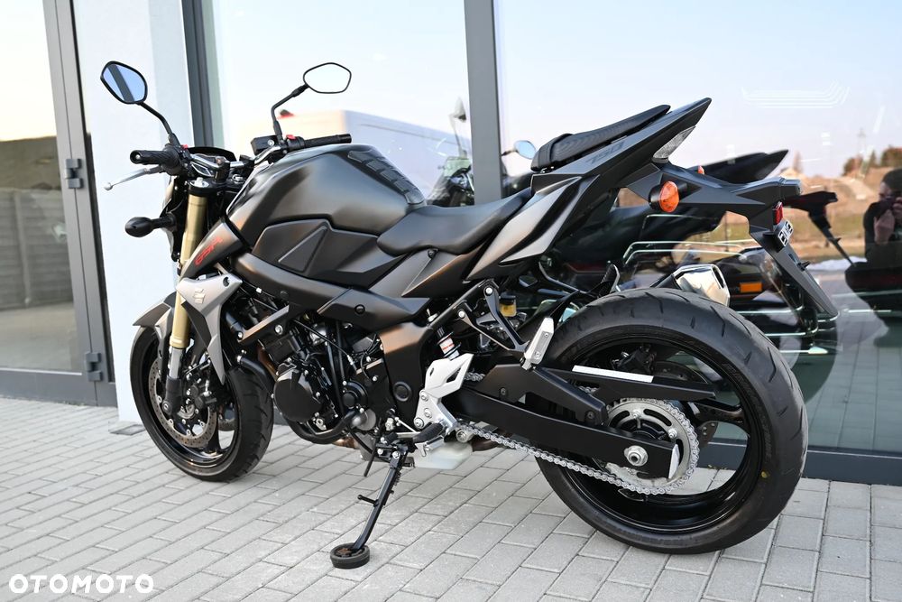Suzuki GSR - 40