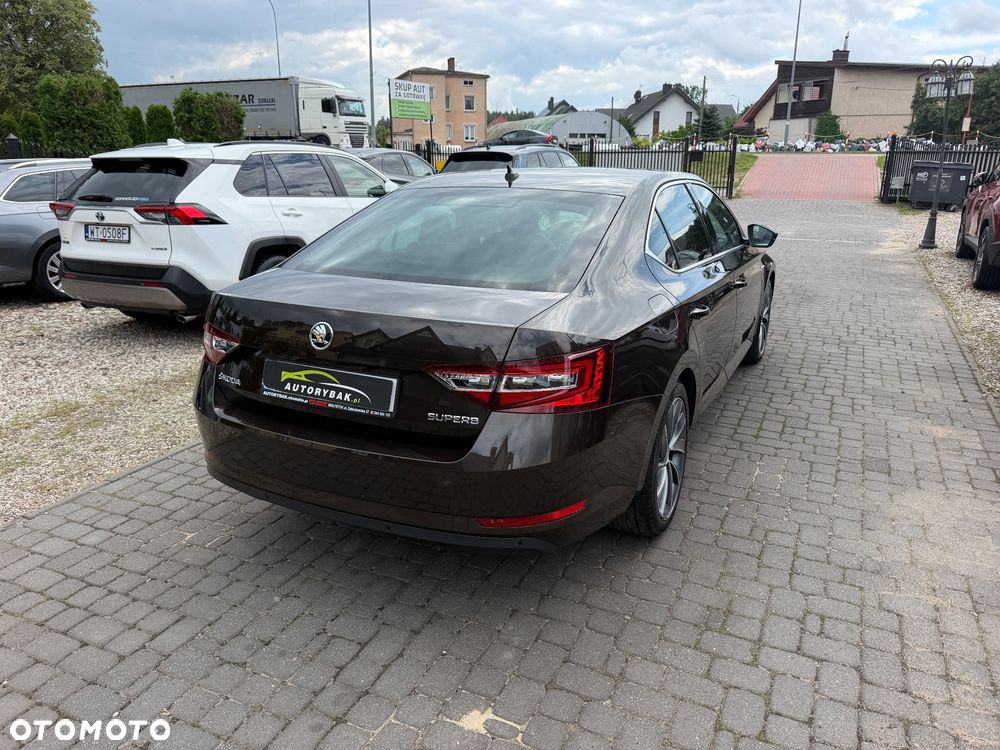 Skoda Superb 2.0 TDI L&K DSG - 34