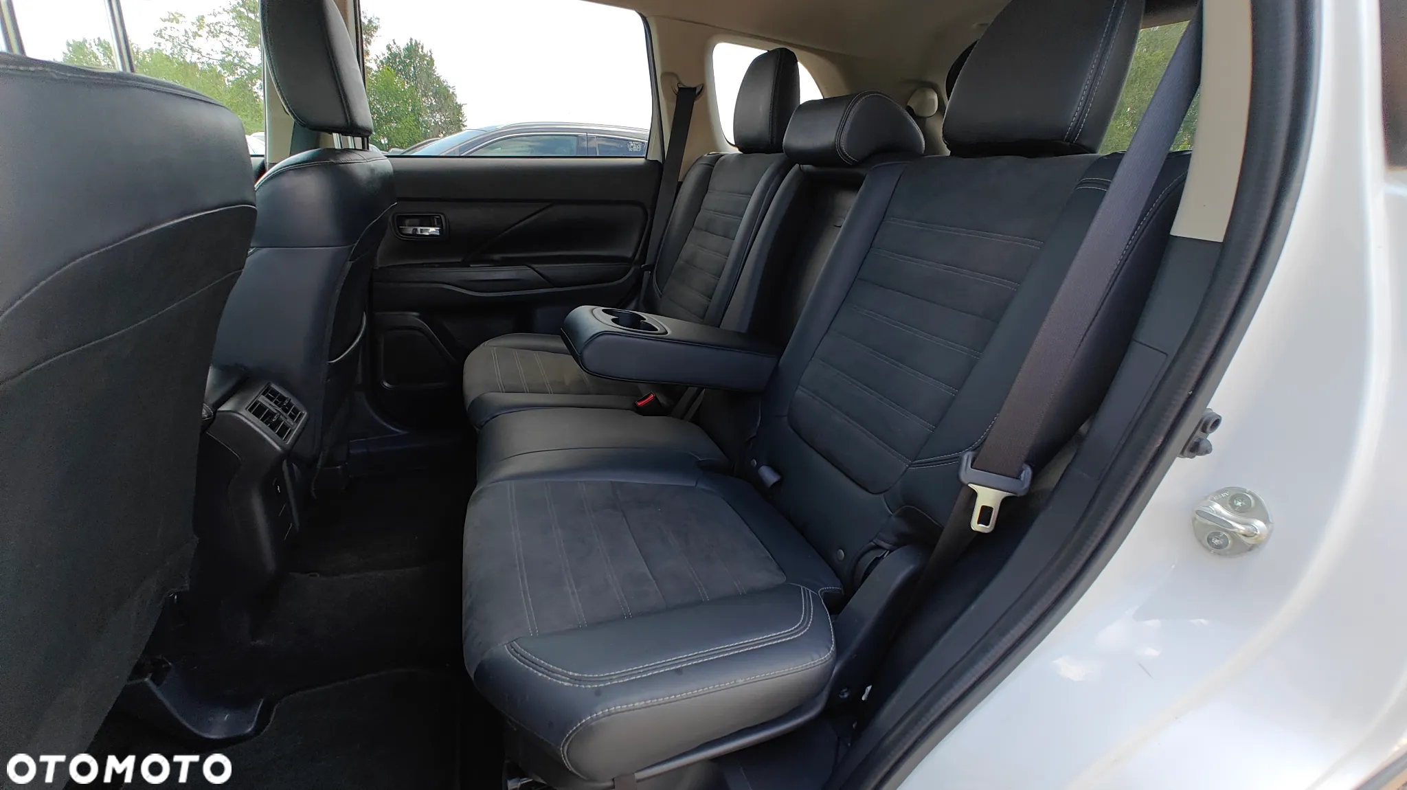 Mitsubishi Outlander 2.4 4WD CVT Instyle - 13