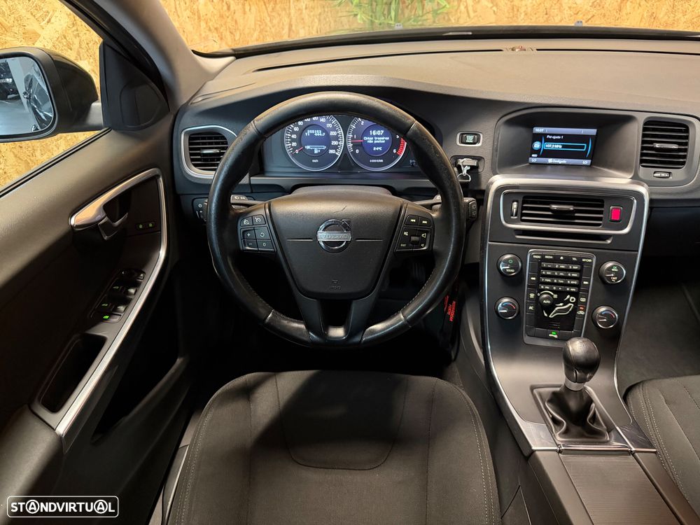 Volvo V60 2.0 D3 Momentum Start/Stop - 14