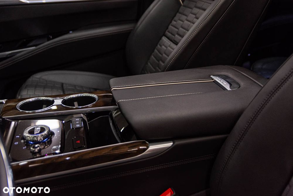 Cadillac Escalade - 34