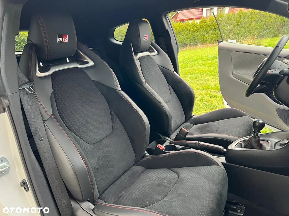 Toyota Yaris GR 1.6 Dynamic - 9