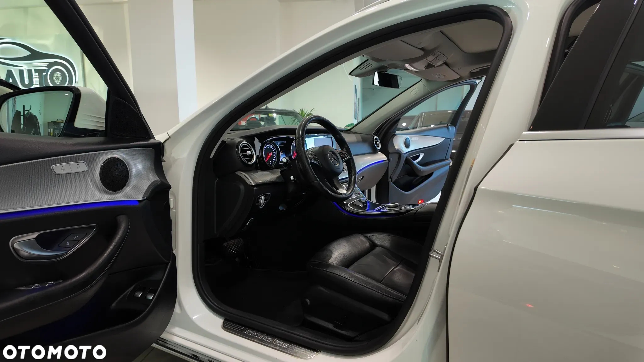 Mercedes-Benz Klasa E 220 d 4Matic T 9G-TRONIC Exclusive - 19