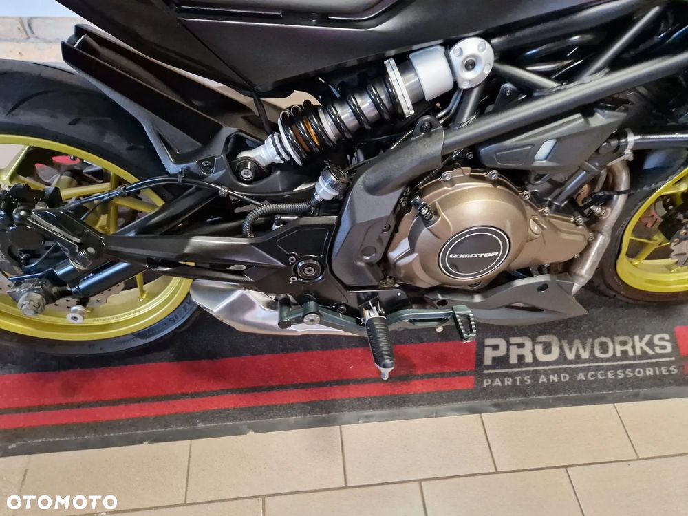 QJMOTOR SRK 700 - 28