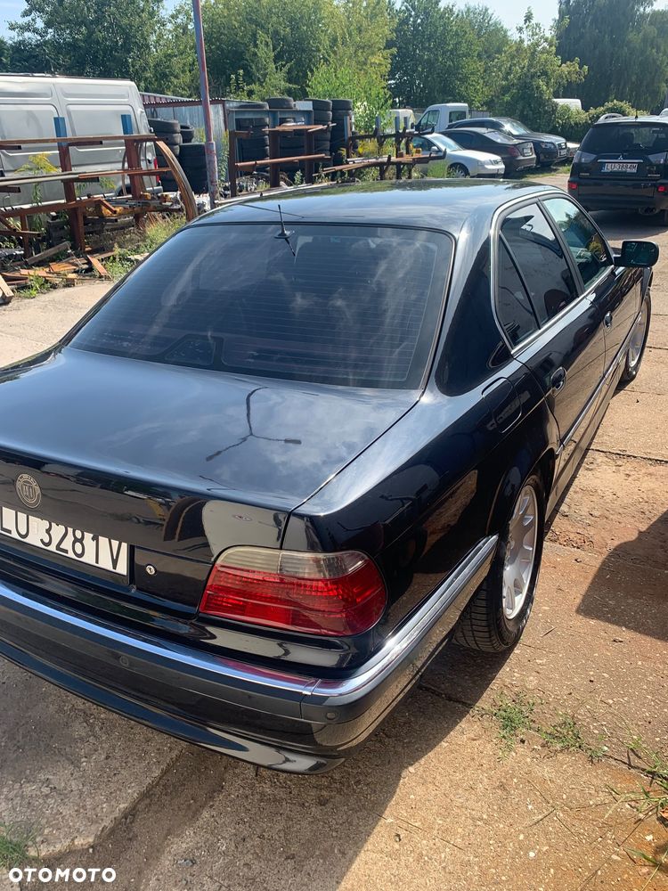 BMW Seria 7 735i - 16