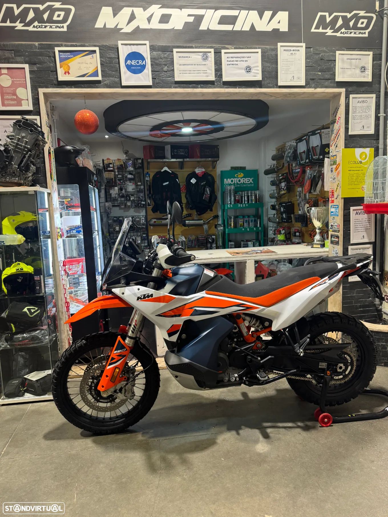 KTM 890 R - 1