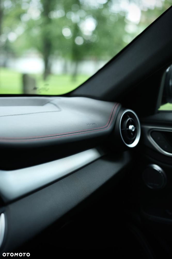 Alfa Romeo Giulia 2.0 Turbo Competizione Q4 - 17