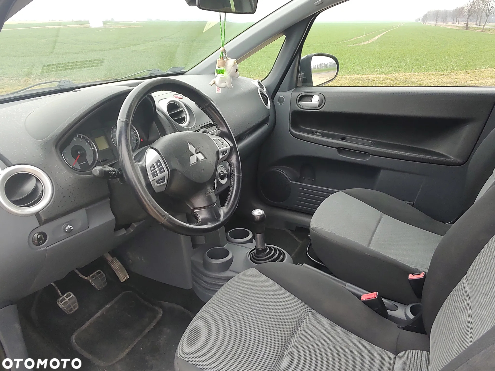 Mitsubishi Colt - 9