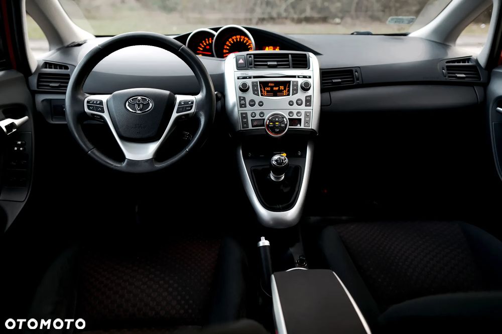 Toyota Verso 1.8 Premium EU5 - 27