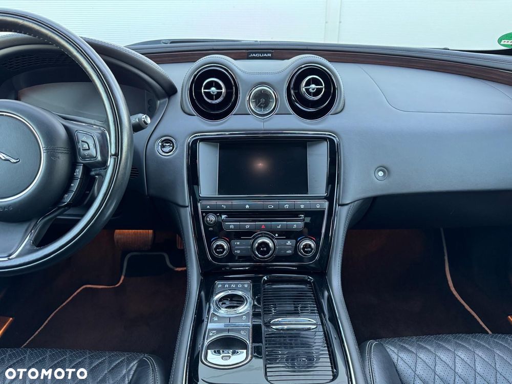 Jaguar XJ 3.0 V6 Diesel Portfolio - 11