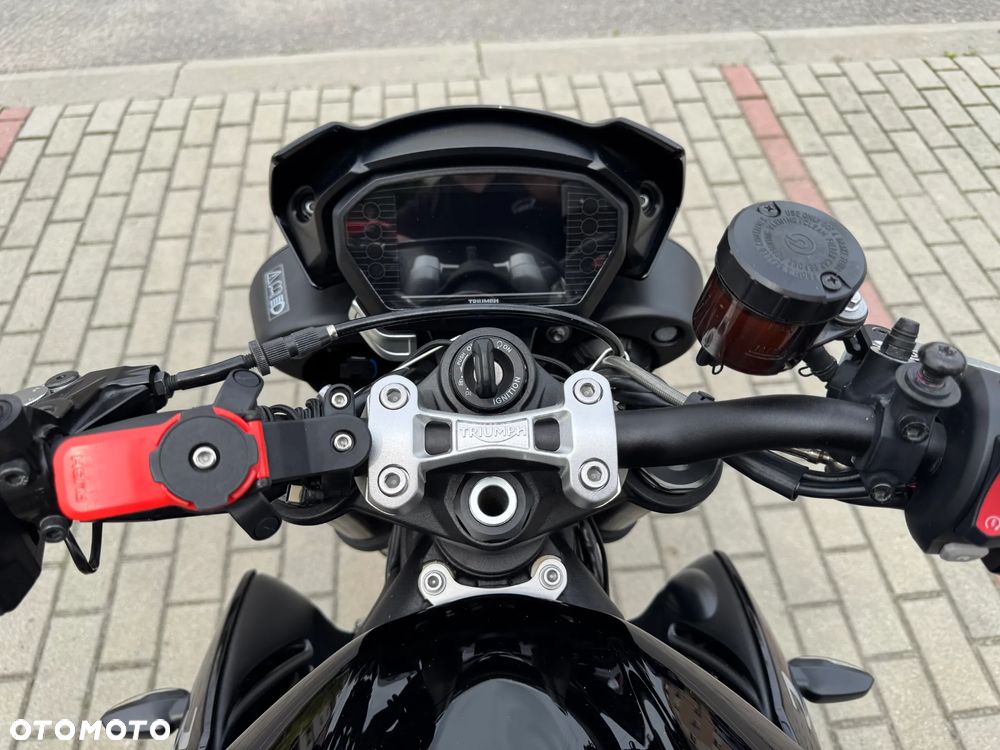 Triumph Street Triple - 10