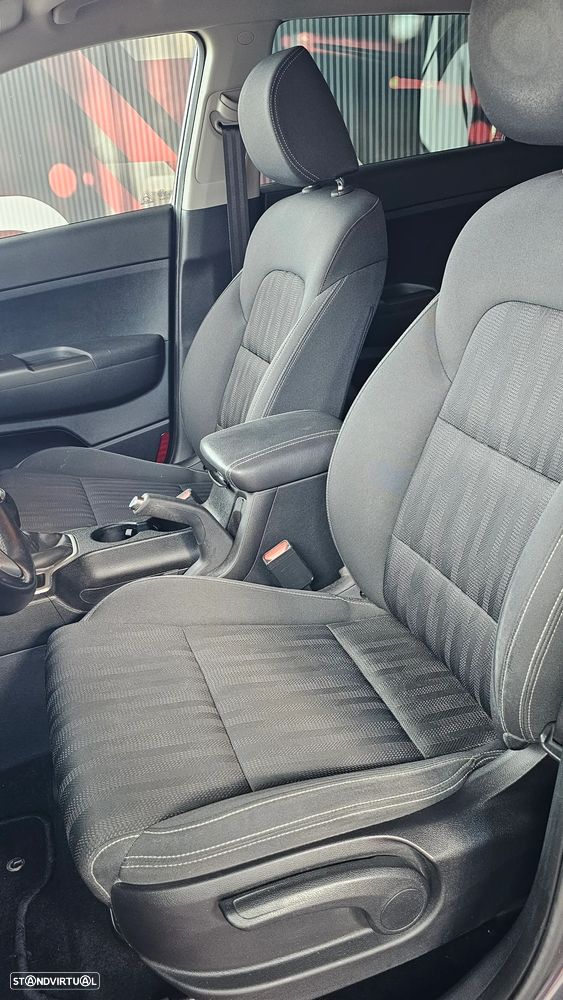 Kia Sportage 1.6 GDI ISG LX - 30