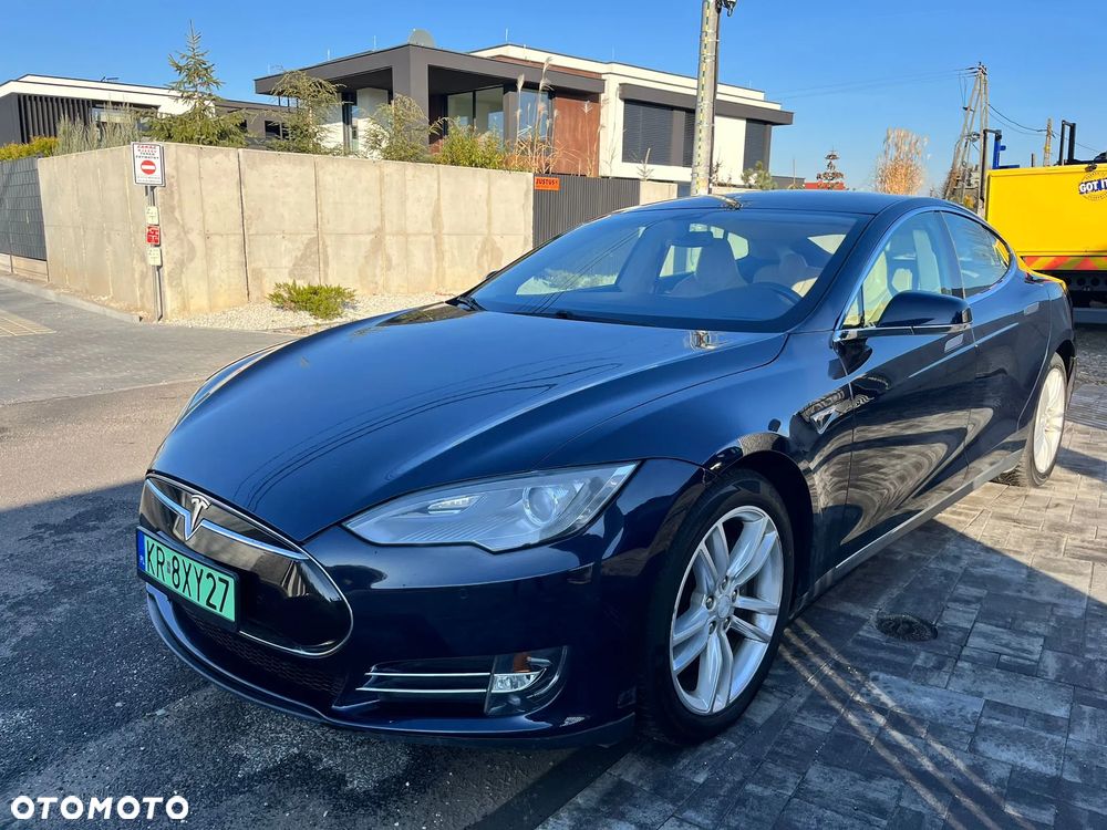 Tesla Model S - 2