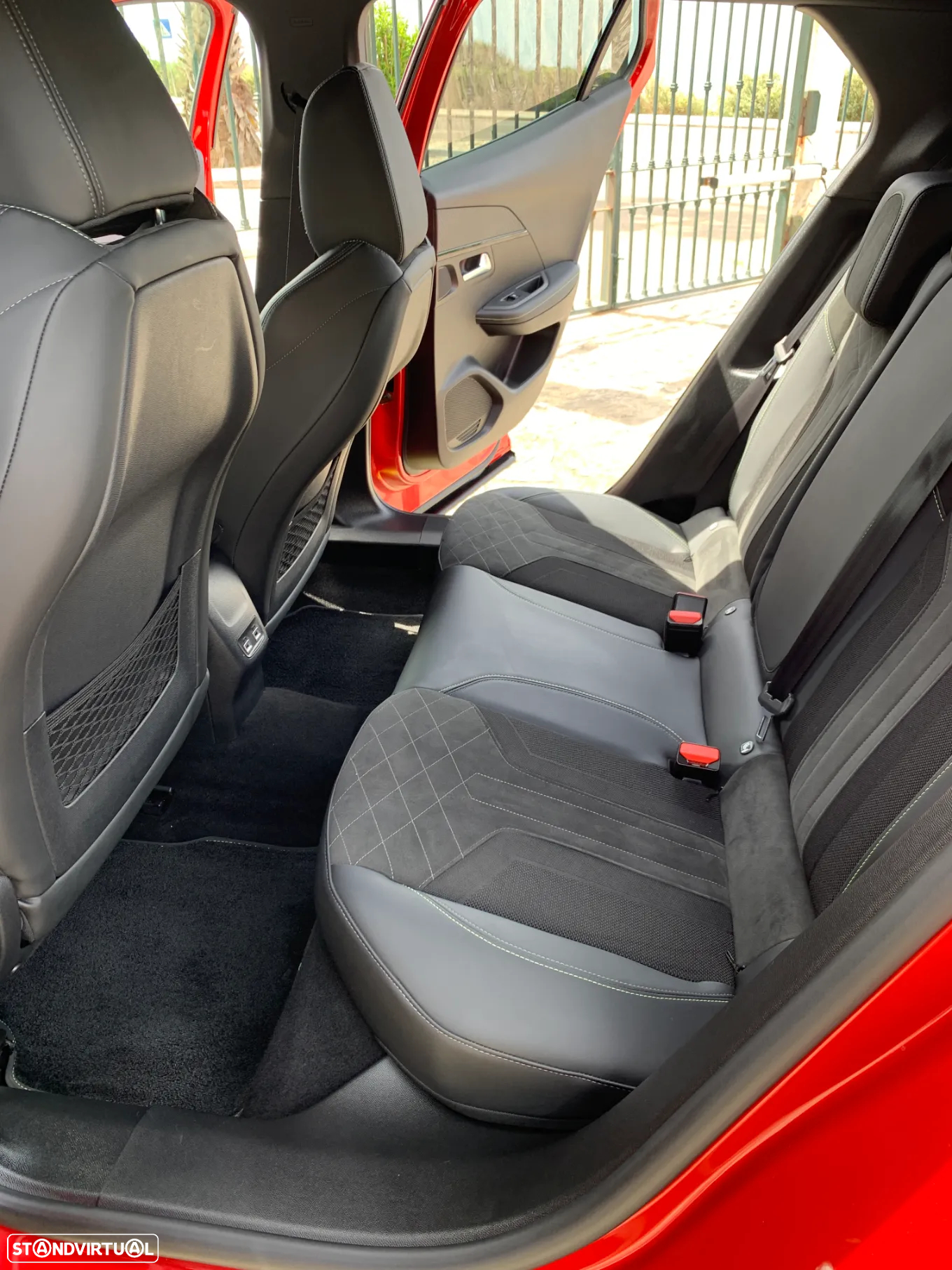 Peugeot 2008 1.2 PureTech GT EAT8 - 9