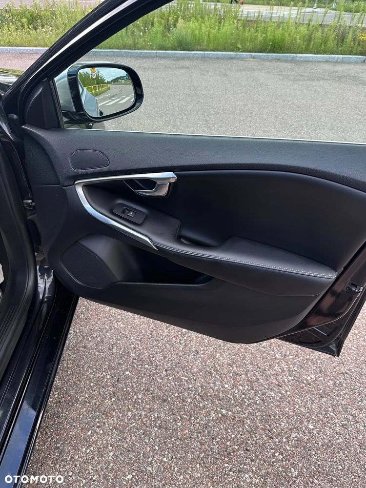Volvo V40 T3 R Design - 21