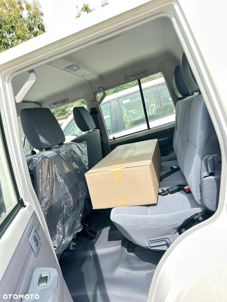 Toyota Land Cruiser - 24