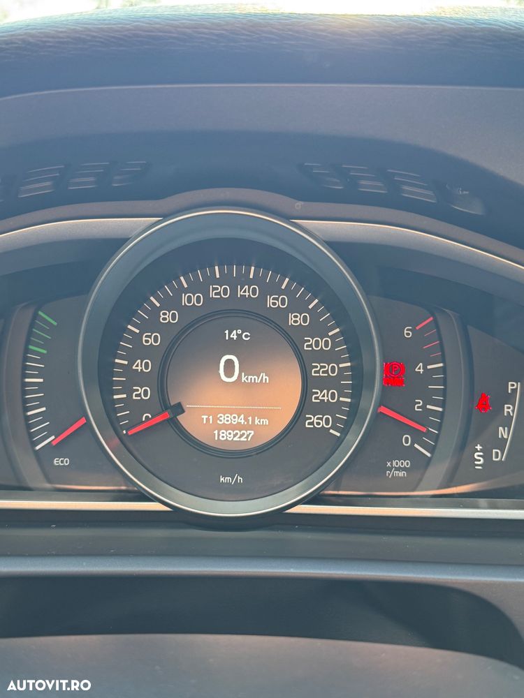 Volvo V40 D3 Aut. Momentum - 9