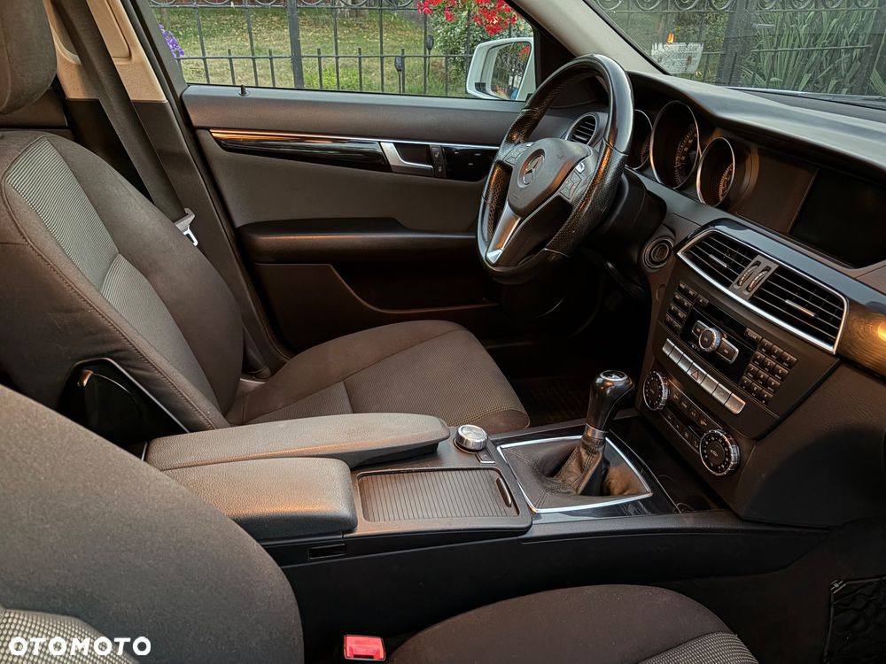 Mercedes-Benz Klasa C 220 CDI BlueEff Classic - 17