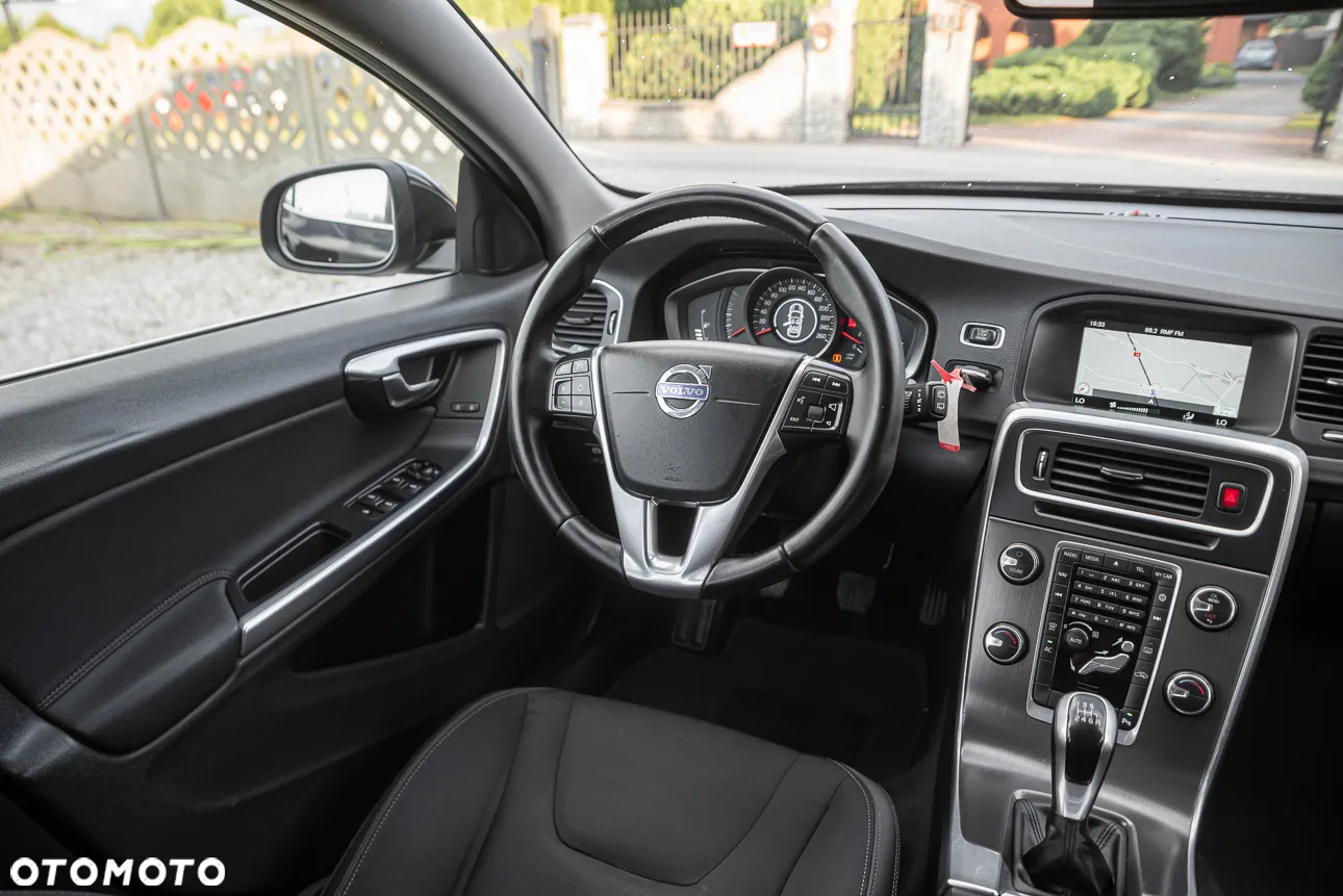 Volvo V60 D4 Momentum - 19