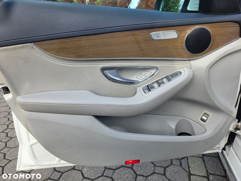 Mercedes-Benz Klasa C 200 7G-TRONIC Exclusive - 12