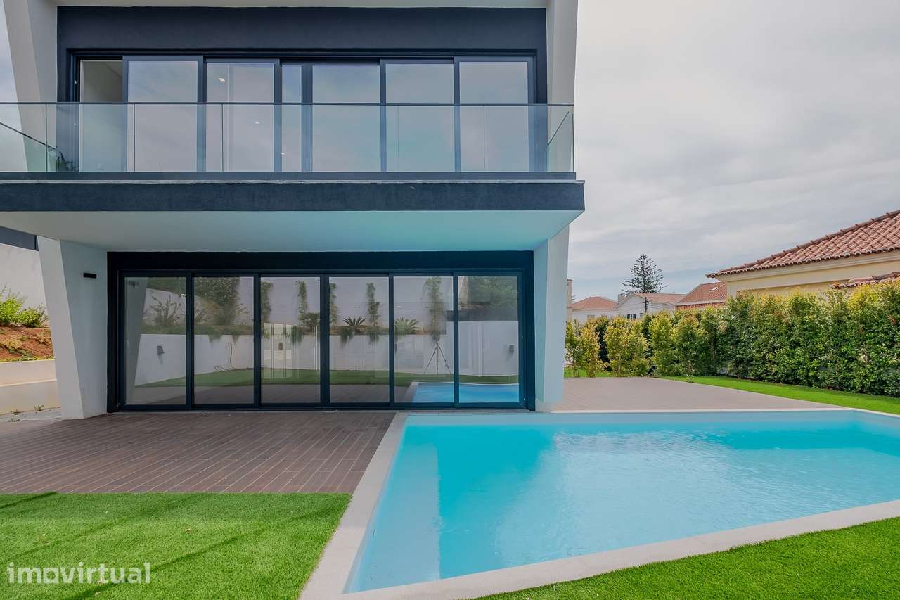 Moradia com piscina, a estrear, no centro da Parede, Cascais - Grande imagem: 3/60