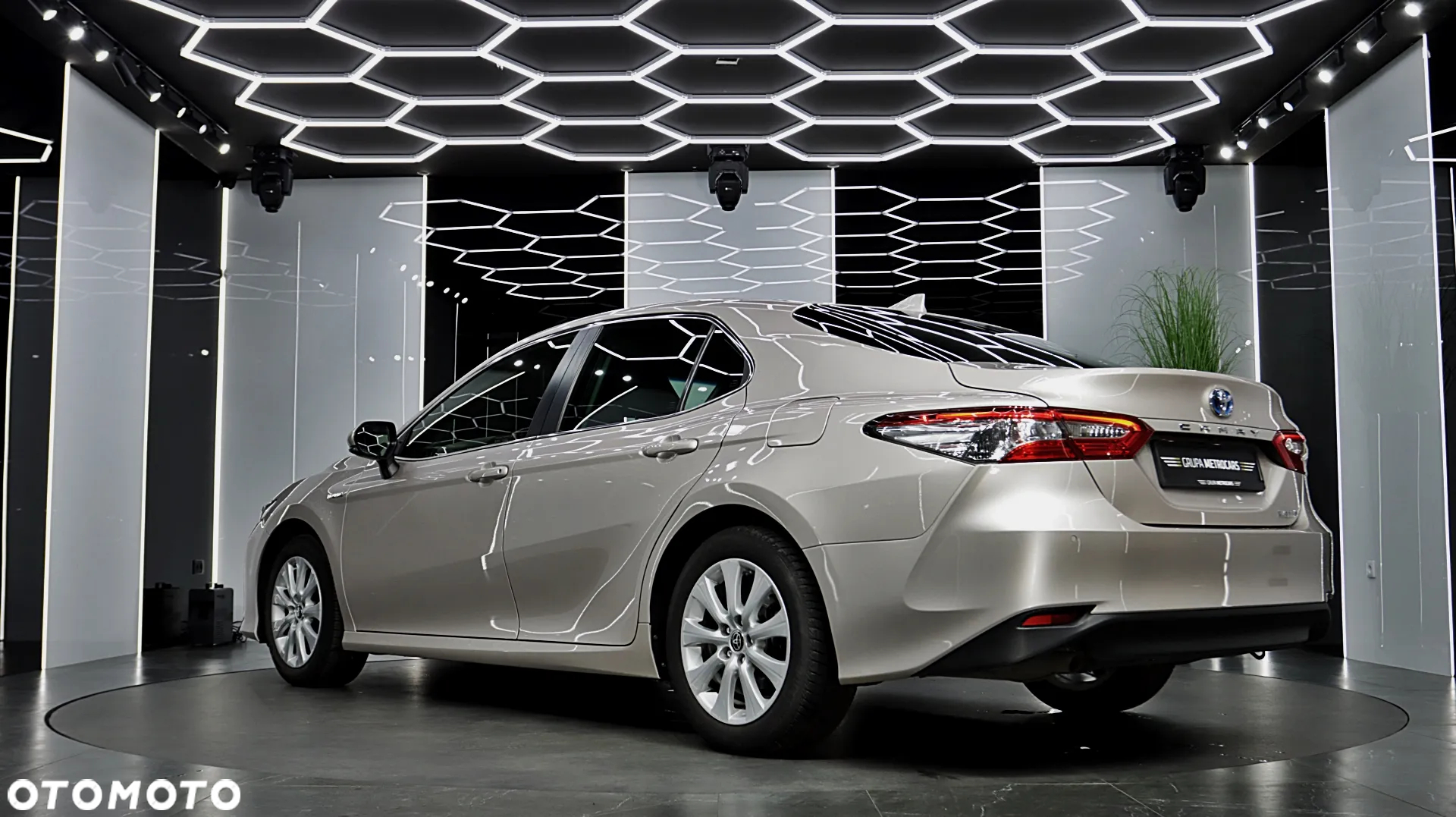 Toyota Camry 2.5 Hybrid Comfort CVT - 6