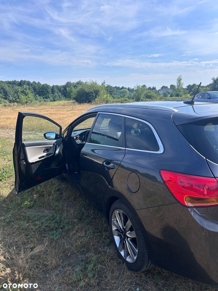 Kia Ceed - 11