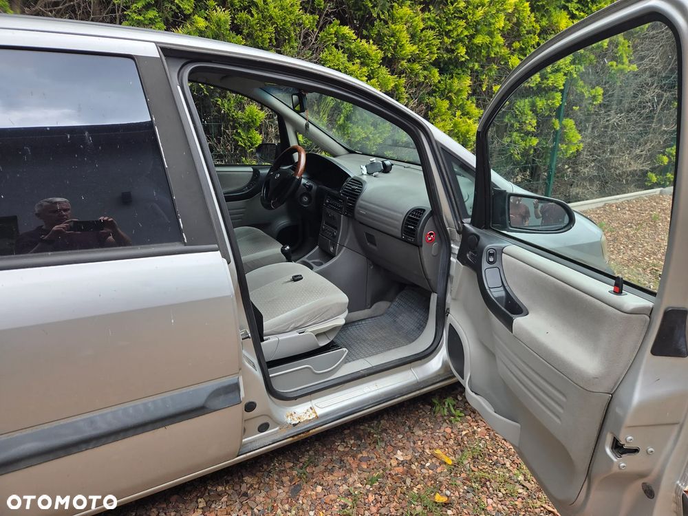 Opel Zafira 1.8 16V Comfort - 8