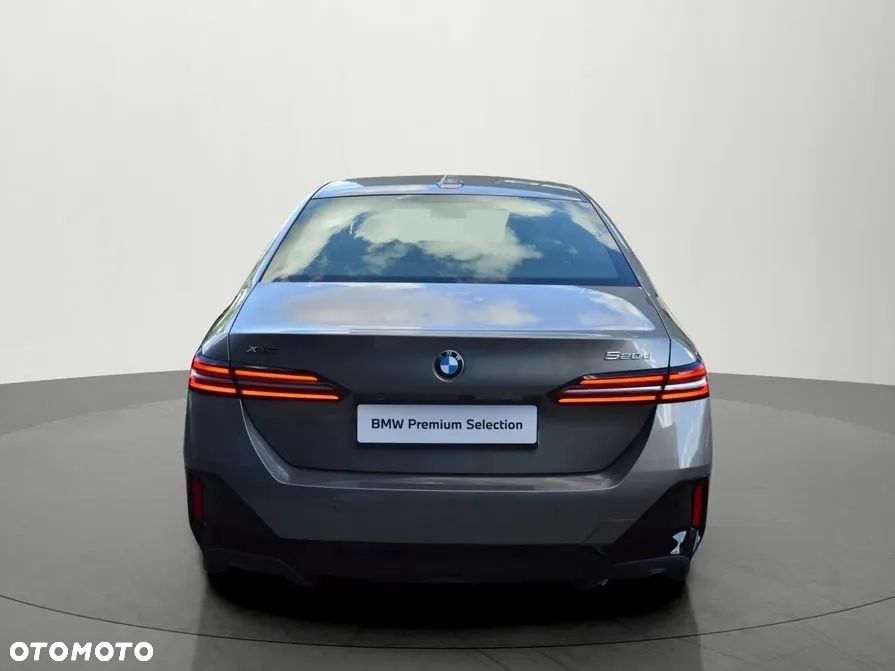 BMW Seria 5 520d xDrive - 16